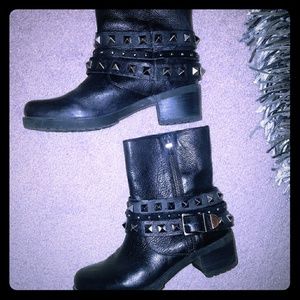 BCBG boots